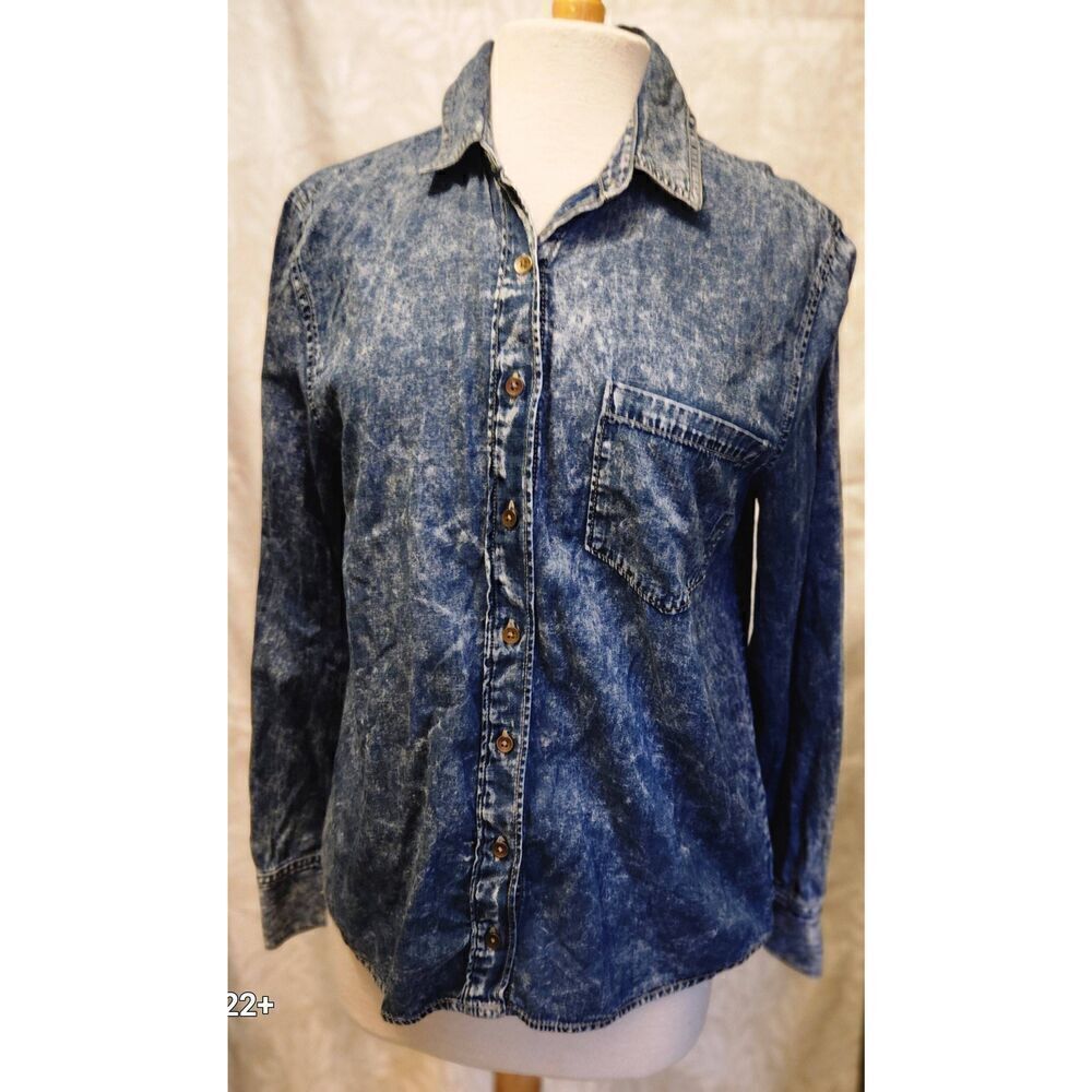 U29 Mudd distressed blue denim look lightweight button shirt w/oval cutout